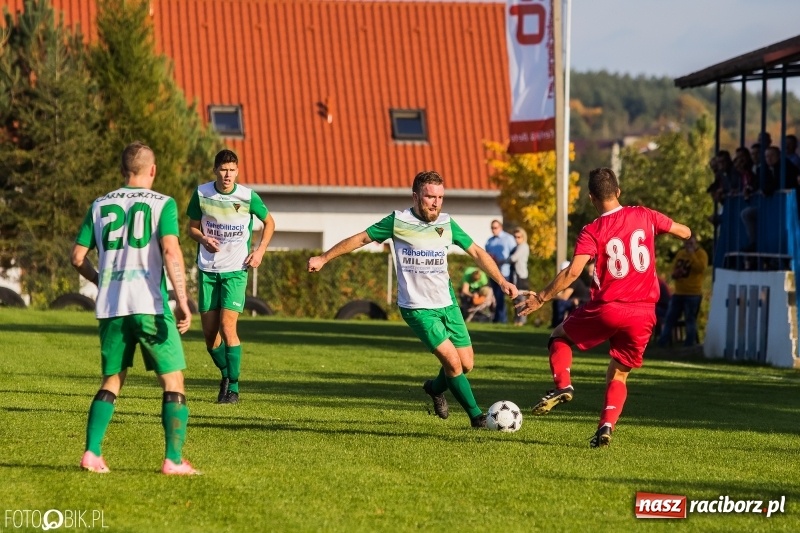 Zdjęcie w galerii na portalu naszraciborz.pl: Gorzyce lepsze od Płomienia. Czarni liderem raciborskiej A klasy wiadomości z regionu