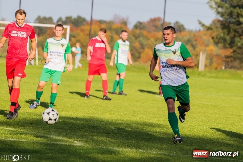 Zdjęcie w galerii na portalu naszraciborz.pl: Gorzyce lepsze od Płomienia. Czarni liderem raciborskiej A klasy wiadomości z regionu