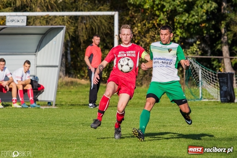 Zdjęcie w galerii na portalu naszraciborz.pl: Gorzyce lepsze od Płomienia. Czarni liderem raciborskiej A klasy wiadomości z regionu