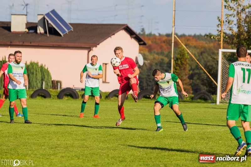 Zdjęcie w galerii na portalu naszraciborz.pl: Gorzyce lepsze od Płomienia. Czarni liderem raciborskiej A klasy wiadomości z regionu