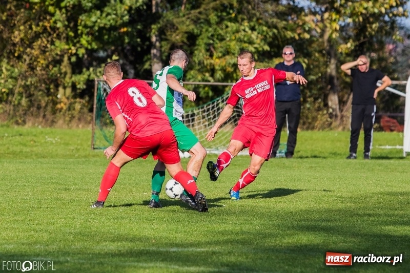 Zdjęcie w galerii na portalu naszraciborz.pl: Gorzyce lepsze od Płomienia. Czarni liderem raciborskiej A klasy wiadomości z regionu