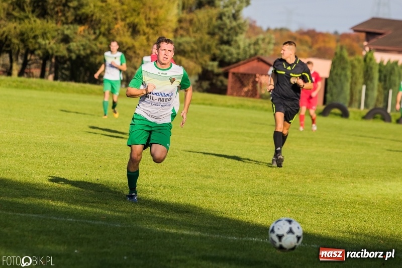 Zdjęcie w galerii na portalu naszraciborz.pl: Gorzyce lepsze od Płomienia. Czarni liderem raciborskiej A klasy wiadomości z regionu