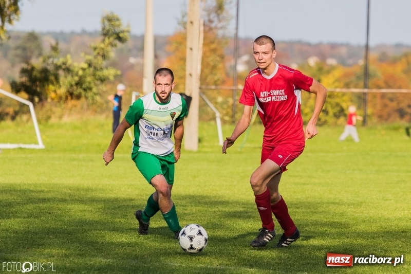 Zdjęcie w galerii na portalu naszraciborz.pl: Gorzyce lepsze od Płomienia. Czarni liderem raciborskiej A klasy wiadomości z regionu