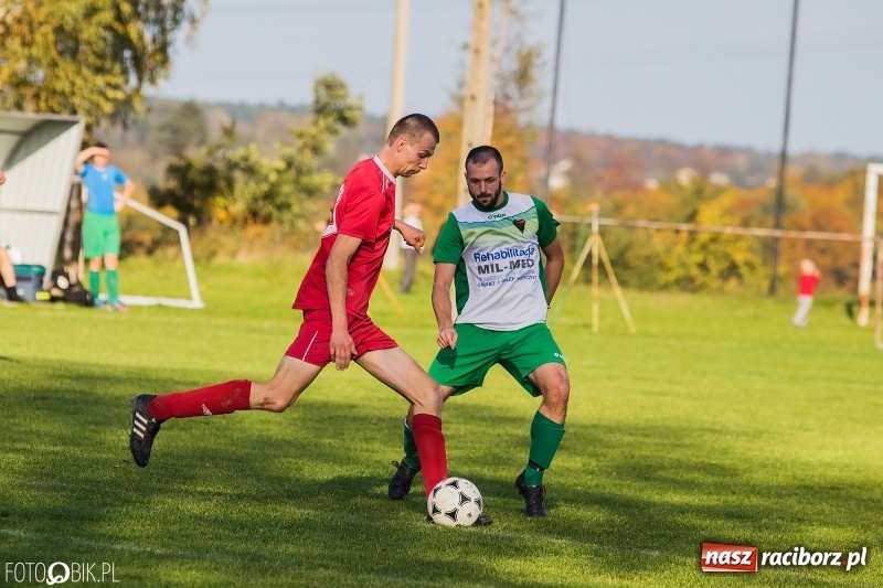 Zdjęcie w galerii na portalu naszraciborz.pl: Gorzyce lepsze od Płomienia. Czarni liderem raciborskiej A klasy wiadomości z regionu
