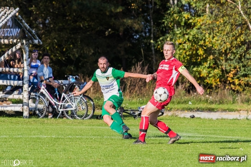 Zdjęcie w galerii na portalu naszraciborz.pl: Gorzyce lepsze od Płomienia. Czarni liderem raciborskiej A klasy wiadomości z regionu
