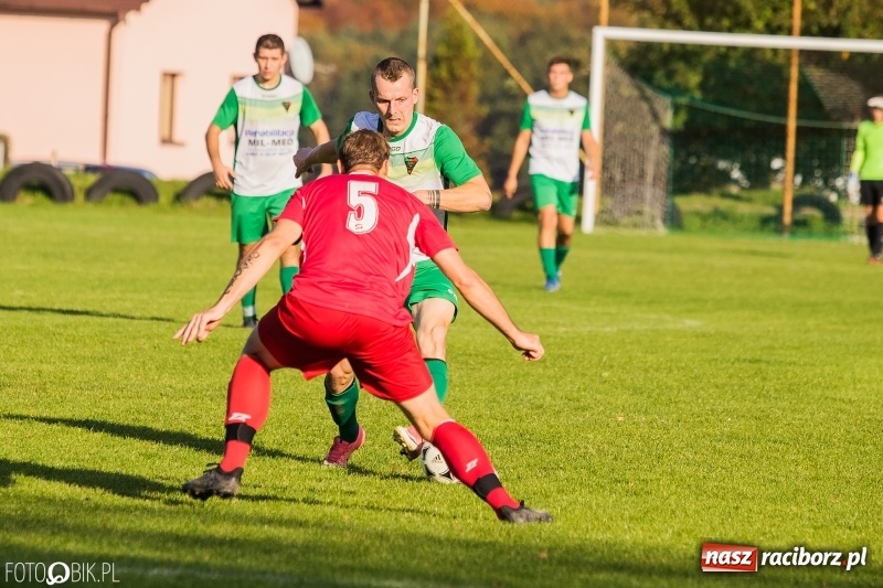 Zdjęcie w galerii na portalu naszraciborz.pl: Gorzyce lepsze od Płomienia. Czarni liderem raciborskiej A klasy wiadomości z regionu