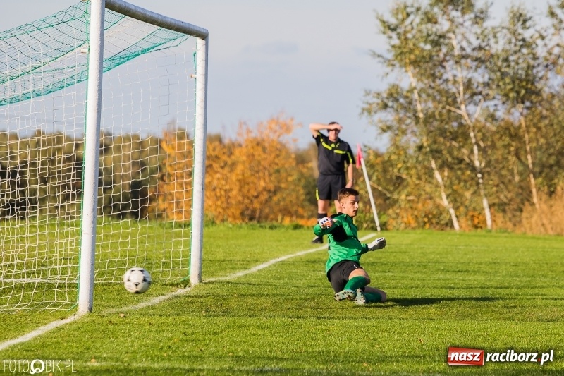 Zdjęcie w galerii na portalu naszraciborz.pl: Gorzyce lepsze od Płomienia. Czarni liderem raciborskiej A klasy wiadomości z regionu