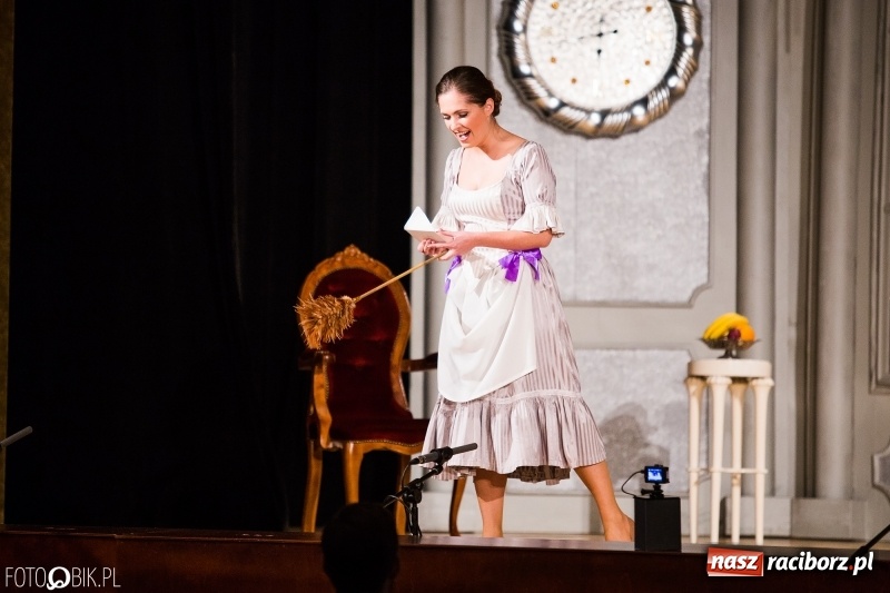 Zdjęcie w galerii na portalu naszraciborz.pl: Zemsta Nietoperza na deskach sceny Raciborskiego Centrum Kultury wiadomości z regionu