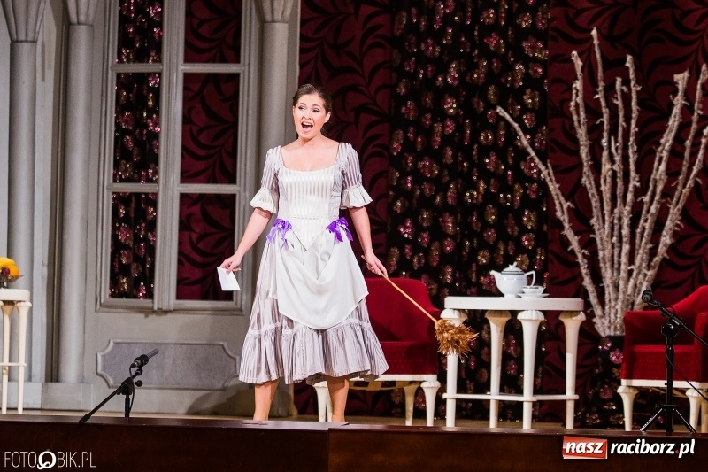 Zdjęcie w galerii na portalu naszraciborz.pl: Zemsta Nietoperza na deskach sceny Raciborskiego Centrum Kultury wiadomości z regionu