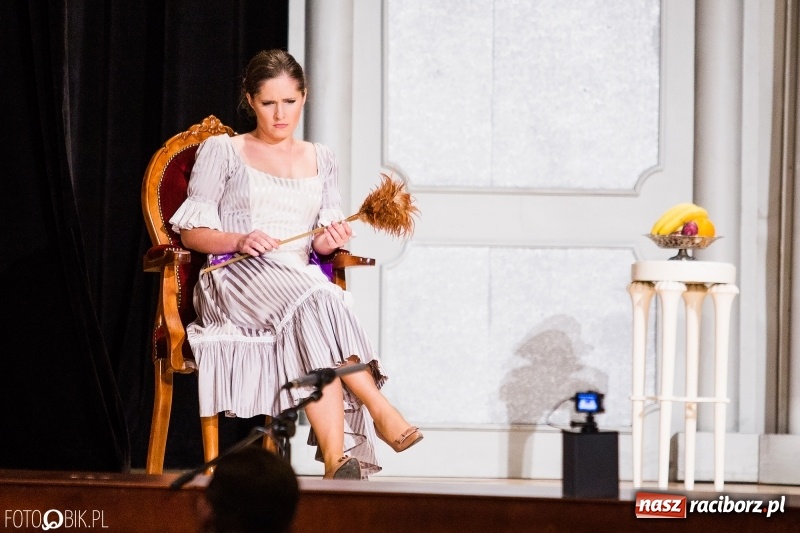 Zdjęcie w galerii na portalu naszraciborz.pl: Zemsta Nietoperza na deskach sceny Raciborskiego Centrum Kultury wiadomości z regionu