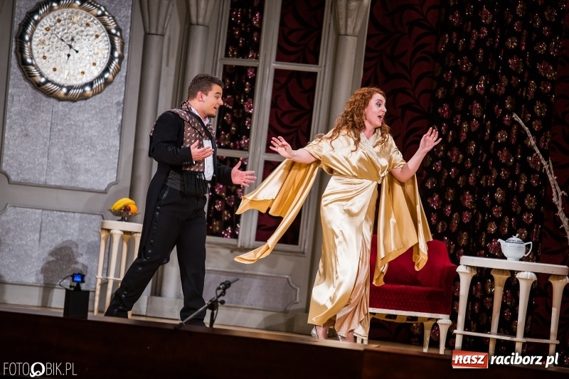 Zdjęcie w galerii na portalu naszraciborz.pl: Zemsta Nietoperza na deskach sceny Raciborskiego Centrum Kultury wiadomości z regionu