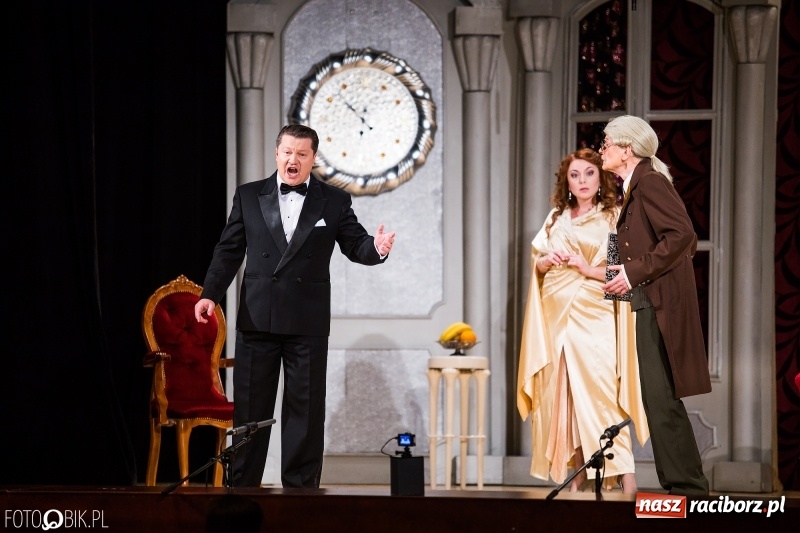 Zdjęcie w galerii na portalu naszraciborz.pl: Zemsta Nietoperza na deskach sceny Raciborskiego Centrum Kultury wiadomości z regionu