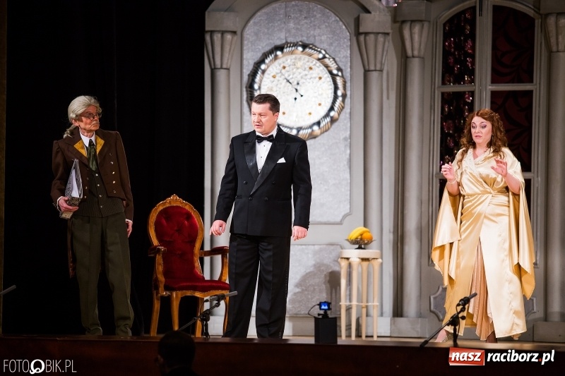 Zdjęcie w galerii na portalu naszraciborz.pl: Zemsta Nietoperza na deskach sceny Raciborskiego Centrum Kultury wiadomości z regionu