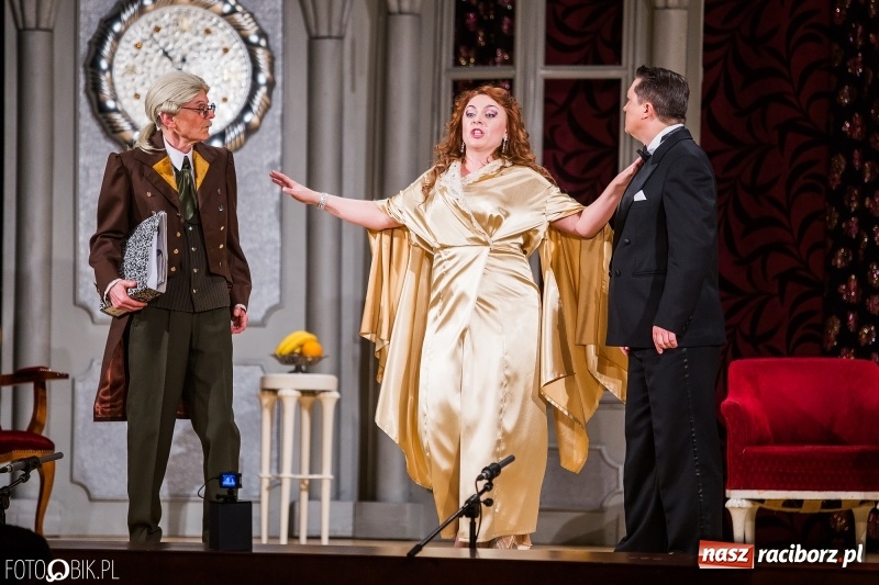 Zdjęcie w galerii na portalu naszraciborz.pl: Zemsta Nietoperza na deskach sceny Raciborskiego Centrum Kultury wiadomości z regionu