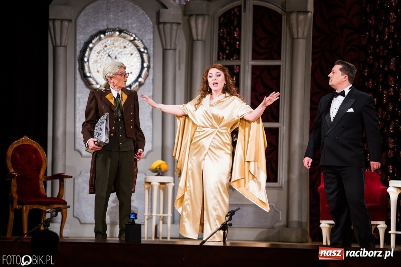 Zdjęcie w galerii na portalu naszraciborz.pl: Zemsta Nietoperza na deskach sceny Raciborskiego Centrum Kultury wiadomości z regionu