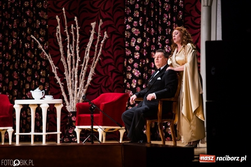 Zdjęcie w galerii na portalu naszraciborz.pl: Zemsta Nietoperza na deskach sceny Raciborskiego Centrum Kultury wiadomości z regionu