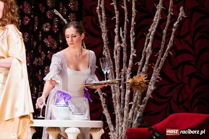 Zdjęcie w galerii na portalu naszraciborz.pl: Zemsta Nietoperza na deskach sceny Raciborskiego Centrum Kultury wiadomości z regionu