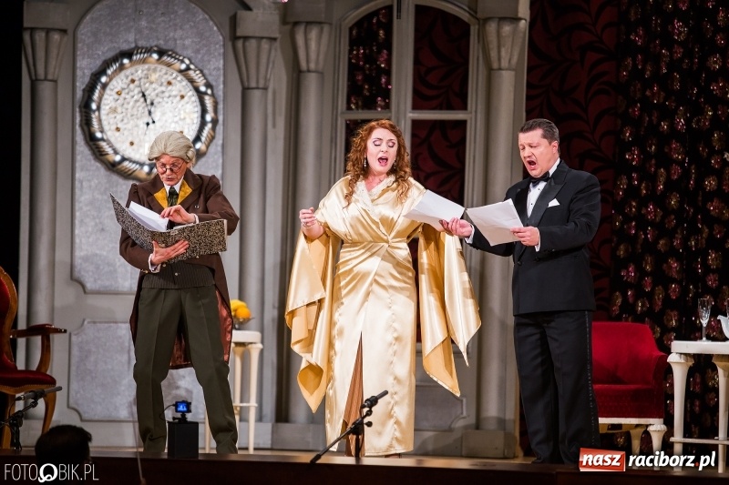 Zdjęcie w galerii na portalu naszraciborz.pl: Zemsta Nietoperza na deskach sceny Raciborskiego Centrum Kultury wiadomości z regionu