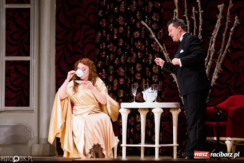 Zdjęcie w galerii na portalu naszraciborz.pl: Zemsta Nietoperza na deskach sceny Raciborskiego Centrum Kultury wiadomości z regionu