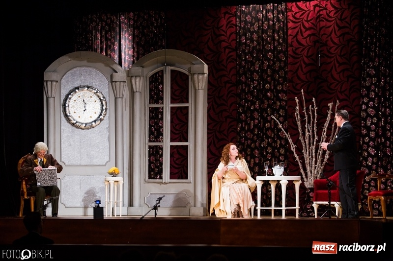 Zdjęcie w galerii na portalu naszraciborz.pl: Zemsta Nietoperza na deskach sceny Raciborskiego Centrum Kultury wiadomości z regionu
