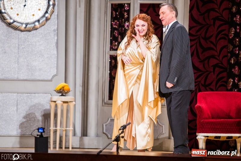 Zdjęcie w galerii na portalu naszraciborz.pl: Zemsta Nietoperza na deskach sceny Raciborskiego Centrum Kultury wiadomości z regionu