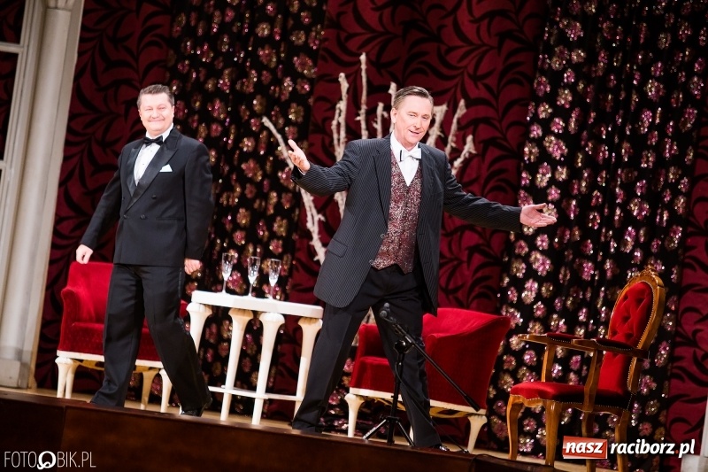 Zdjęcie w galerii na portalu naszraciborz.pl: Zemsta Nietoperza na deskach sceny Raciborskiego Centrum Kultury wiadomości z regionu