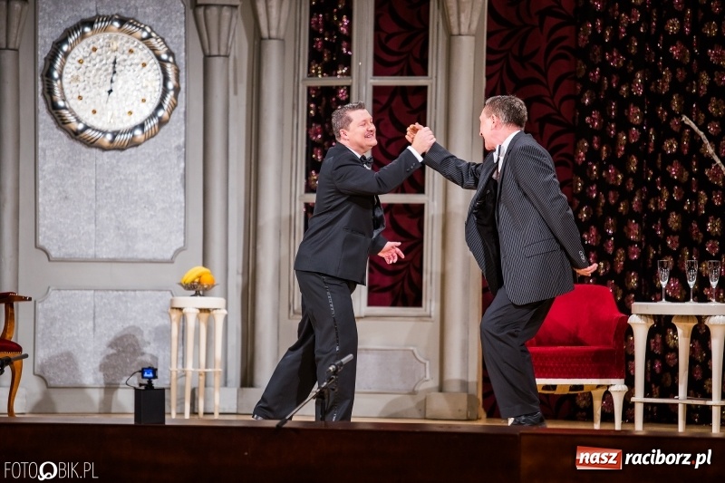 Zdjęcie w galerii na portalu naszraciborz.pl: Zemsta Nietoperza na deskach sceny Raciborskiego Centrum Kultury wiadomości z regionu