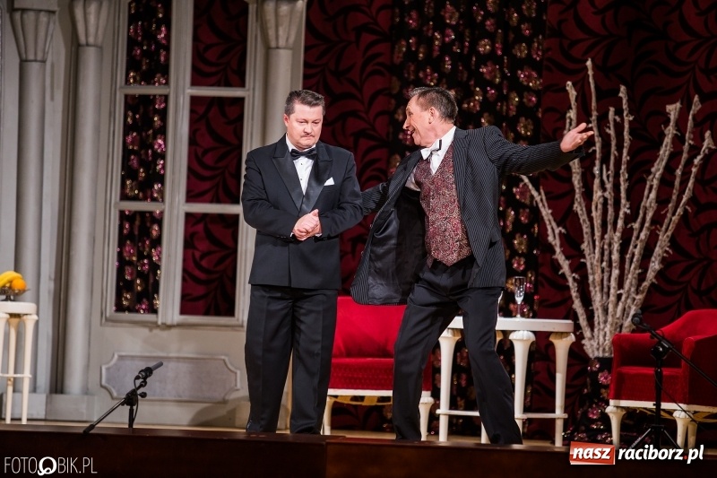 Zdjęcie w galerii na portalu naszraciborz.pl: Zemsta Nietoperza na deskach sceny Raciborskiego Centrum Kultury wiadomości z regionu