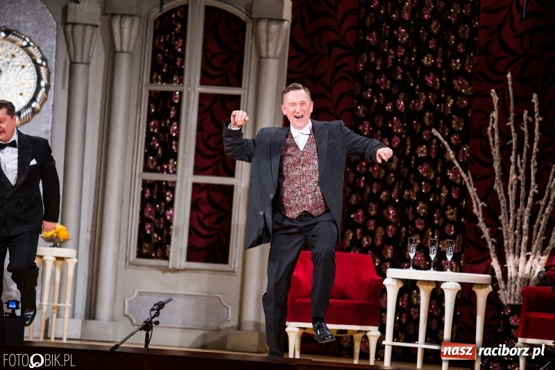 Zdjęcie w galerii na portalu naszraciborz.pl: Zemsta Nietoperza na deskach sceny Raciborskiego Centrum Kultury wiadomości z regionu