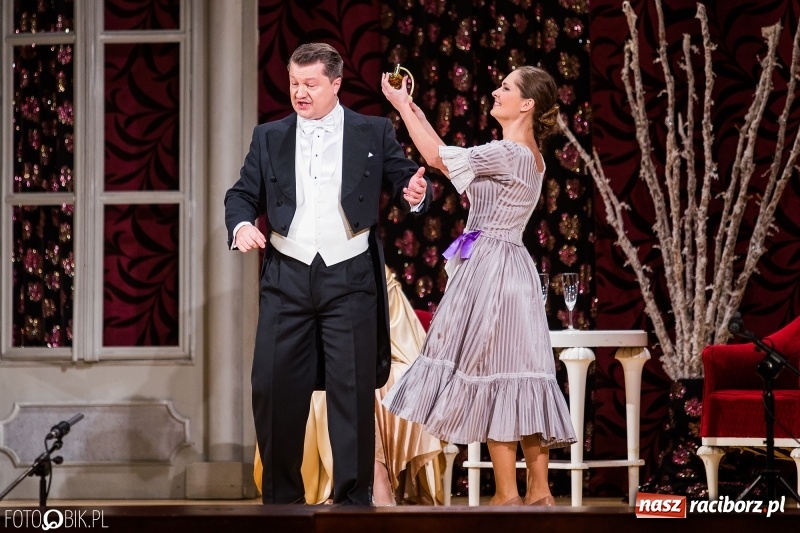 Zdjęcie w galerii na portalu naszraciborz.pl: Zemsta Nietoperza na deskach sceny Raciborskiego Centrum Kultury wiadomości z regionu