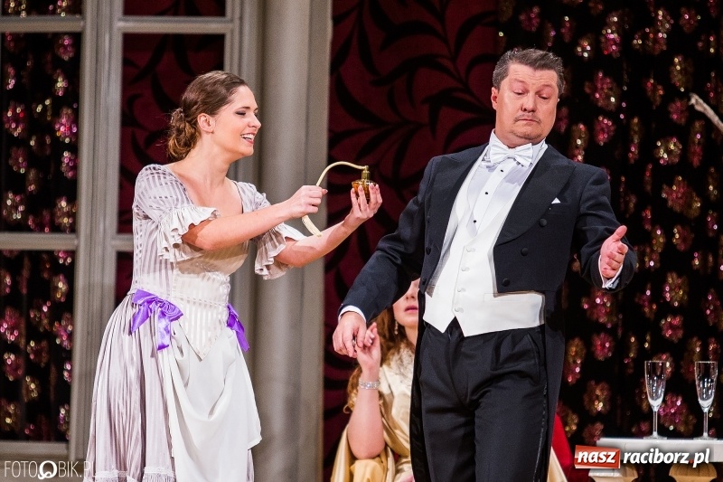 Zdjęcie w galerii na portalu naszraciborz.pl: Zemsta Nietoperza na deskach sceny Raciborskiego Centrum Kultury wiadomości z regionu