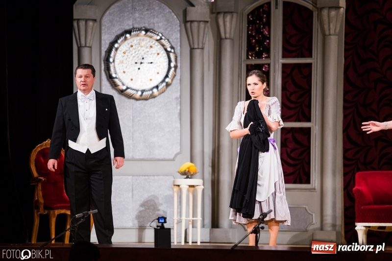 Zdjęcie w galerii na portalu naszraciborz.pl: Zemsta Nietoperza na deskach sceny Raciborskiego Centrum Kultury wiadomości z regionu