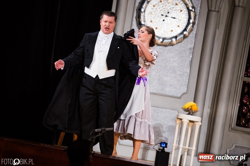 Zdjęcie w galerii na portalu naszraciborz.pl: Zemsta Nietoperza na deskach sceny Raciborskiego Centrum Kultury wiadomości z regionu