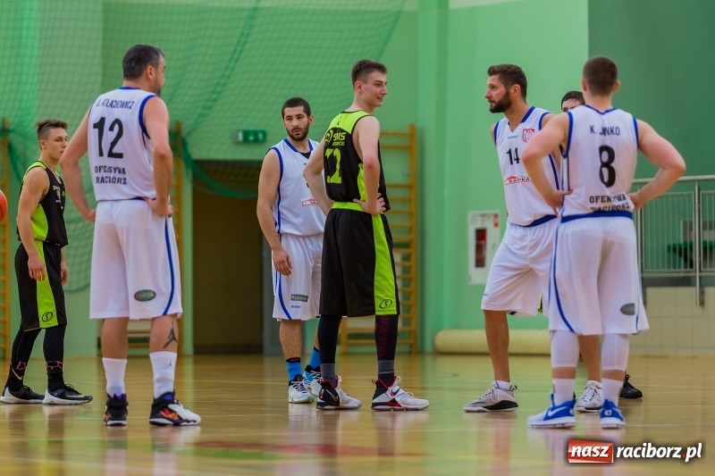 Zdjęcie w galerii na portalu naszraciborz.pl: III liga koszykówki: Pewna wygrana Ofensywy Racibórz z AZS Katowice  wiadomości z regionu