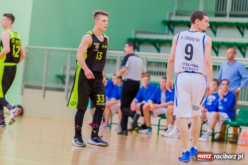 Zdjęcie w galerii na portalu naszraciborz.pl: III liga koszykówki: Pewna wygrana Ofensywy Racibórz z AZS Katowice  wiadomości z regionu