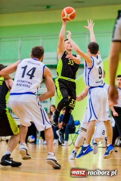 Zdjęcie w galerii na portalu naszraciborz.pl: III liga koszykówki: Pewna wygrana Ofensywy Racibórz z AZS Katowice  wiadomości z regionu