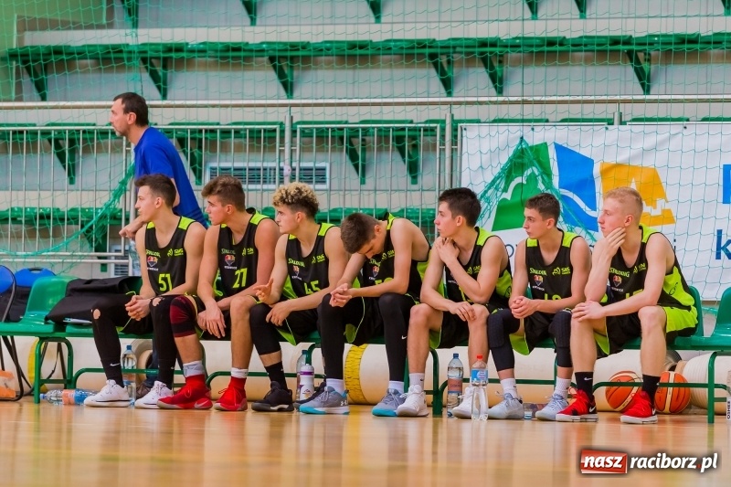 Zdjęcie w galerii na portalu naszraciborz.pl: III liga koszykówki: Pewna wygrana Ofensywy Racibórz z AZS Katowice  wiadomości z regionu