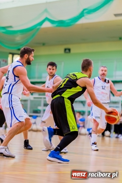 Zdjęcie w galerii na portalu naszraciborz.pl: III liga koszykówki: Pewna wygrana Ofensywy Racibórz z AZS Katowice  wiadomości z regionu