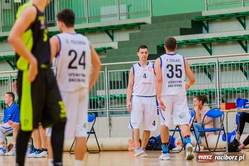 Zdjęcie w galerii na portalu naszraciborz.pl: III liga koszykówki: Pewna wygrana Ofensywy Racibórz z AZS Katowice  wiadomości z regionu