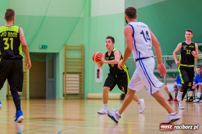 Zdjęcie w galerii na portalu naszraciborz.pl: III liga koszykówki: Pewna wygrana Ofensywy Racibórz z AZS Katowice  wiadomości z regionu