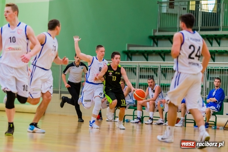 Zdjęcie w galerii na portalu naszraciborz.pl: III liga koszykówki: Pewna wygrana Ofensywy Racibórz z AZS Katowice  wiadomości z regionu