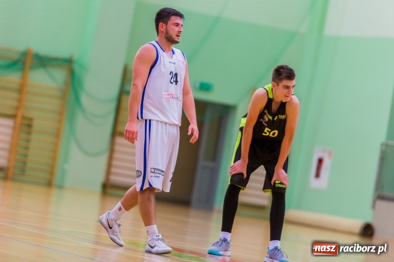 Zdjęcie w galerii na portalu naszraciborz.pl: III liga koszykówki: Pewna wygrana Ofensywy Racibórz z AZS Katowice  wiadomości z regionu