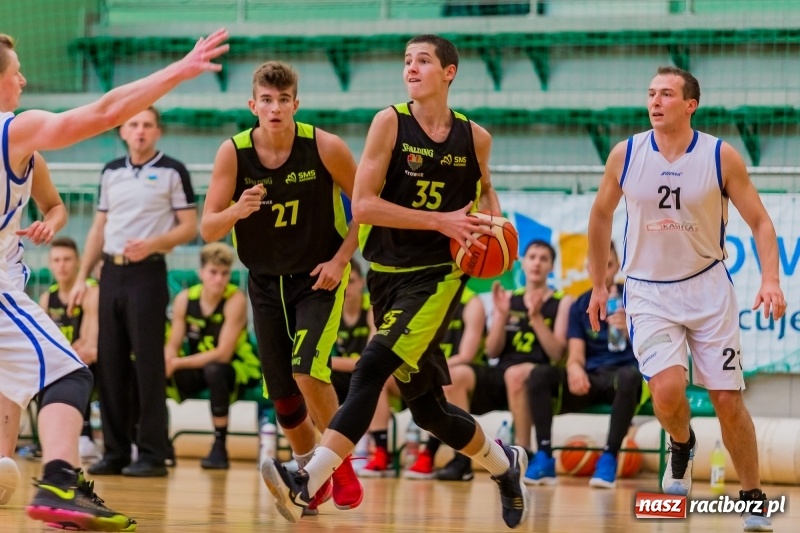 Zdjęcie w galerii na portalu naszraciborz.pl: III liga koszykówki: Pewna wygrana Ofensywy Racibórz z AZS Katowice  wiadomości z regionu