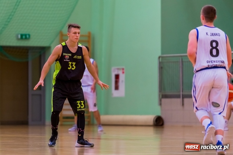 Zdjęcie w galerii na portalu naszraciborz.pl: III liga koszykówki: Pewna wygrana Ofensywy Racibórz z AZS Katowice  wiadomości z regionu
