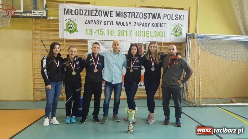 Zdjęcie w galerii na portalu naszraciborz.pl: Trzy medale zapaśniczek Unii Racibórz na Młodzieżowych Mistrzostwach Polski wiadomości z regionu