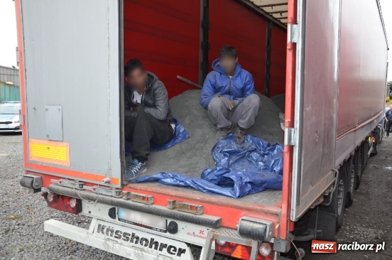 Zdjęcie w galerii na portalu naszraciborz.pl: Pogranicznicy z Raciborza zatrzymali dwóch obywateli Afganistanu wiadomości z regionu