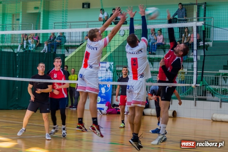 Zdjęcie w galerii na portalu naszraciborz.pl: JP Telebim RLPS: Dwa tie-breaki i przerwany mecz kobiet wiadomości z regionu