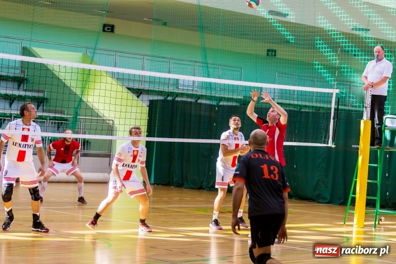 Zdjęcie w galerii na portalu naszraciborz.pl: JP Telebim RLPS: Dwa tie-breaki i przerwany mecz kobiet wiadomości z regionu