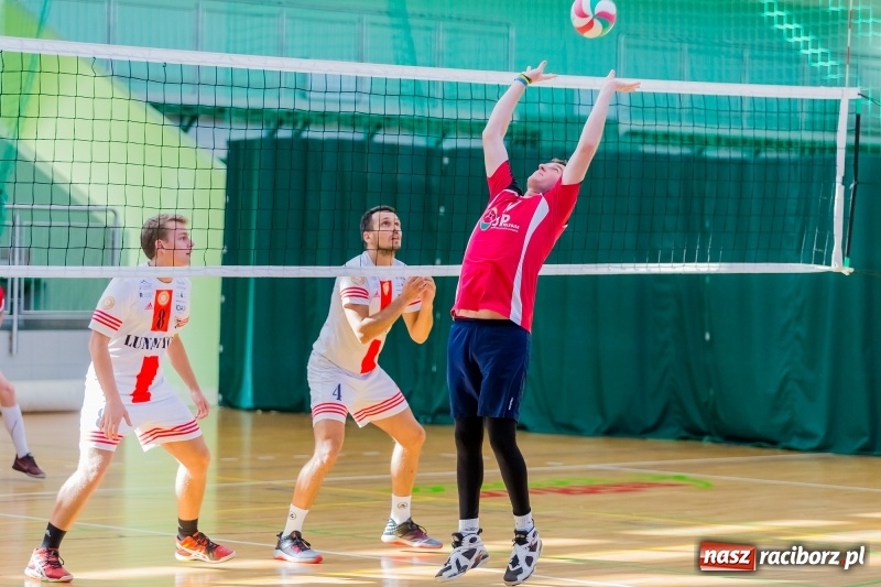 Zdjęcie w galerii na portalu naszraciborz.pl: JP Telebim RLPS: Dwa tie-breaki i przerwany mecz kobiet wiadomości z regionu