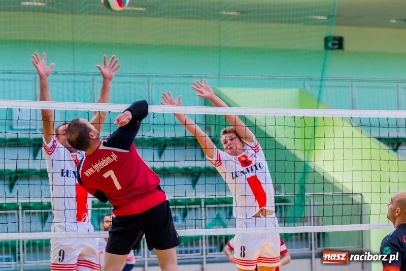 Zdjęcie w galerii na portalu naszraciborz.pl: JP Telebim RLPS: Dwa tie-breaki i przerwany mecz kobiet wiadomości z regionu